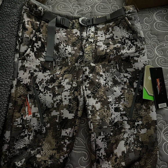 sitka pants never worn still has the tag - Picture 3 of 3